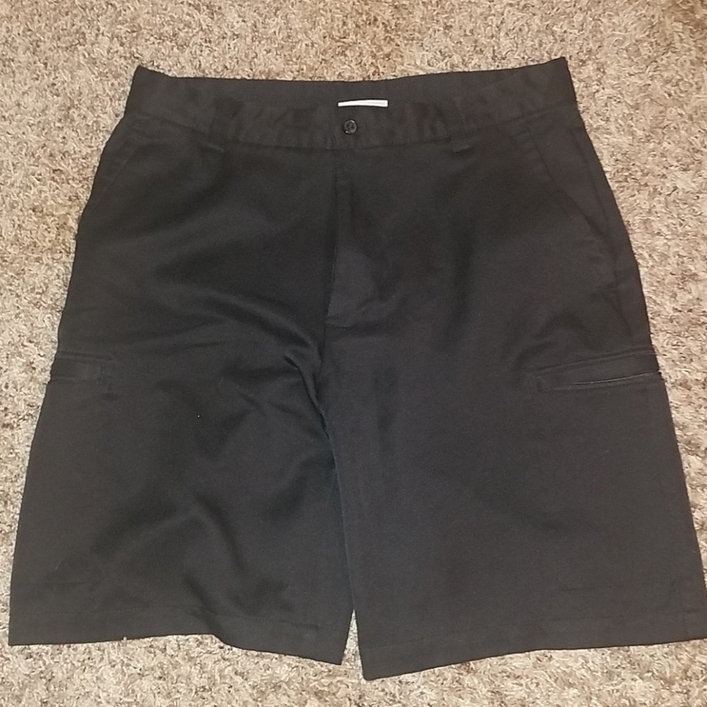 IZOD golf short